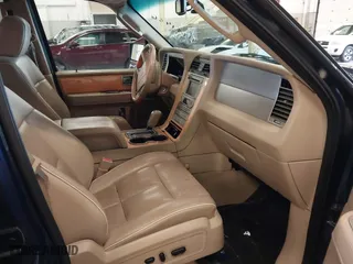 2007 Lincoln Navigator with VIN 5LMFU28597LJ00335, listed as a IAAI auction lot 41291436 with 131,938 mi miles. Bid and sale history available at carsss.com. Image 5.