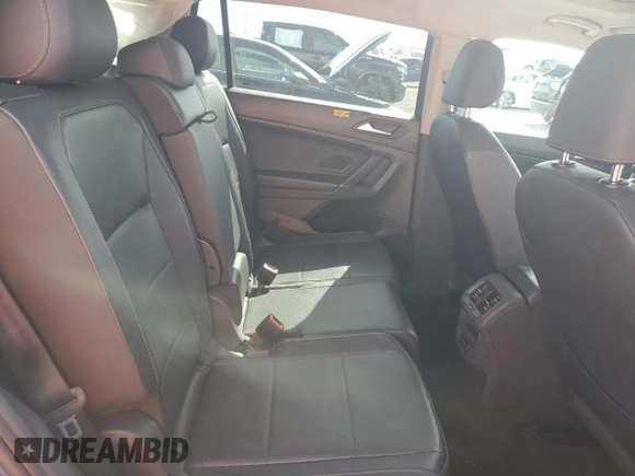 2020 Volkswagen Tiguan SE z VIN 3VV3B7AX2LM035055, wystawiony jako Copart lot #82392284 z przebiegiem 43 302 mil mil oraz Nie do naprawy • Non repairable. Historia ofert i sprzedaży dostępna na DreamBid. Obrazek 11.