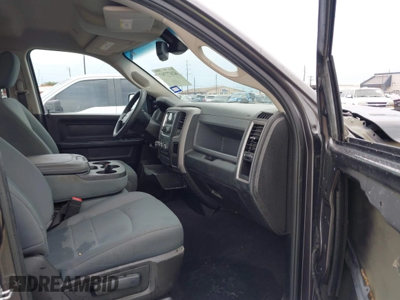 2018 Ram 1500 Tradesman z VIN 1C6RR6FG1JS341411, wystawiony jako IAAI lot #42477747 z przebiegiem 109 238 mil mil oraz . Historia ofert i sprzedaży dostępna na DreamBid. Obrazek 5.