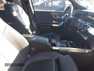 2021 Mercedes-Benz GLB 250 z VIN W1N4M4HB0MW104535, wystawiony jako IAAI lot #41585488 z przebiegiem 33 409 mil mil oraz . Historia ofert i sprzedaży dostępna na DreamBid. Obrazek 5.