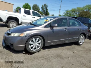 2009 Honda Civic LX z VIN 1HGFA165X9L008748, wystawiony jako Copart lot #54790985 z przebiegiem 204 840 mil mil oraz Szkoda całkowita • Salvage title. Historia ofert i sprzedaży dostępna na DreamBid. Obrazek 1.