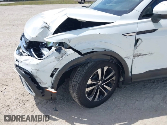 2022 Volkswagen Tiguan S z VIN 3VV1B7AX0NM126321, wystawiony jako IAAI lot #41939646 z przebiegiem 62 309 mil mil oraz . Historia ofert i sprzedaży dostępna na DreamBid. Obrazek 17.