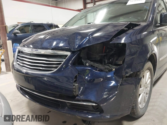 2016 Chrysler Town & Country Touring with VIN 2C4RC1BG2GR305711, listed as a IAAI auction lot 41984947 with 206,360 mi miles. Bid and sale history available at carsss.com. Image 6.