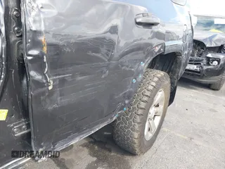 2018 Toyota 4Runner SR5 with VIN JTEBU5JR7J5606564, listed as a IAAI auction lot 41408904 with 149,936 mi miles. Bid and sale history available at carsss.com. Image 19.