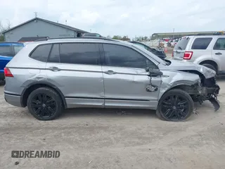 2022 Volkswagen Tiguan SE R-Line Black с VIN 3VVCB7AX1NM065960, выставлен на аукционе IAAI как лот 42149626 с пробегом 71 698 миль миль и . История ставок и продаж доступна на DreamBid. Изображение 13.
