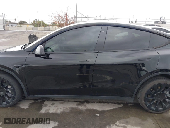 2022 Tesla Model Y Long Range z VIN 7SAYGDEE0NF508958, wystawiony jako IAAI lot #42191819 z przebiegiem 60 880 mil mil oraz . Historia ofert i sprzedaży dostępna na DreamBid. Obrazek 14.