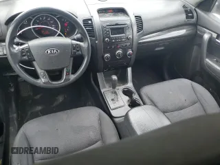 2011 Kia Sorento LX z VIN 5XYKTDA13BG115137, wystawiony jako Copart lot #59095065 z przebiegiem 263 537 mil mil oraz Czysty tytuł • Clean title. Historia ofert i sprzedaży dostępna na DreamBid. Obrazek 8.