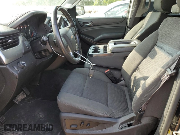 2017 Chevrolet Suburban LS z VIN 1GNSCGEC2HR133255, wystawiony jako Copart lot #60613875 z przebiegiem 212 868 mil mil oraz Czysty tytuł • Clean title. Historia ofert i sprzedaży dostępna na DreamBid. Obrazek 7.