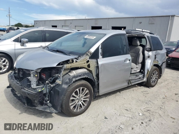 2018 Toyota Sienna XLE Auto Access Seat with VIN 5TDYZ3DC4JS903412, listed as a Copart auction lot 62653285 with 111,939 mi miles and Salvage title. Bid and sale history available at DreamBid. Image 1.