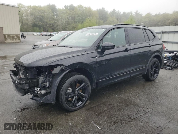 2024 Volkswagen Tiguan SE R-Line Black z VIN 3VV8B7AX3RM178840, wystawiony jako Copart lot #55619025 z przebiegiem 5 674 mil mil oraz Szkoda całkowita • Salvage title. Historia ofert i sprzedaży dostępna na DreamBid. Obrazek 1.