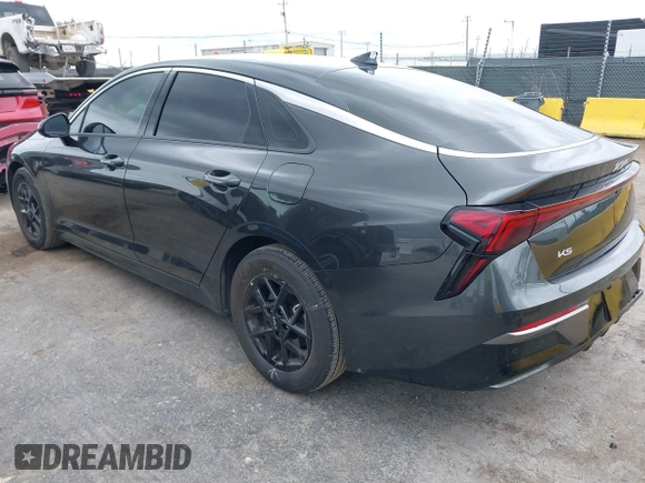 2025 Kia K5 LXS z VIN KNAG24J77S5316431, wystawiony jako IAAI lot #42072969 z przebiegiem 14 413 mil mil oraz . Historia ofert i sprzedaży dostępna na DreamBid. Obrazek 3.