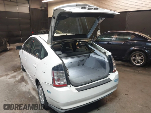 2005 Toyota Prius with VIN JTDKB22U453123675, listed as a IAAI auction lot 42115542 with 87,252 mi miles. Bid and sale history available at carsss.com. Image 3.