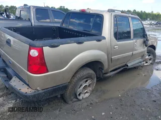 2003 Ford Explorer Sport Trac XLS z VIN 1FMZU77E23UC35868, wystawiony jako IAAI lot #42530211 z przebiegiem 223 483 mil mil oraz . Historia ofert i sprzedaży dostępna na DreamBid. Obrazek 4.