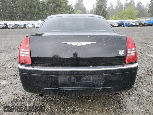 2005 Chrysler 300 C z VIN 2C3JA63H75H570025, wystawiony jako Copart lot #57563115 z przebiegiem 82 181 mil mil oraz Szkoda całkowita • Salvage title. Historia ofert i sprzedaży dostępna na DreamBid. Obrazek 6.