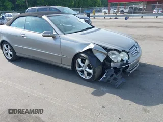 2005 Mercedes-Benz CLK 320 z VIN WDBTK65G05T042768, wystawiony jako IAAI lot #42170254 z przebiegiem 90 852 mil mil oraz . Historia ofert i sprzedaży dostępna na DreamBid. Obrazek 1.