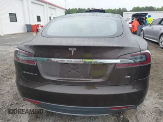2013 Tesla Model S с VIN 5YJSA1CG0DFP14013, выставлен на аукционе IAAI как лот 42352134 с пробегом 99 996 миль миль и . История ставок и продаж доступна на DreamBid. Изображение 16.
