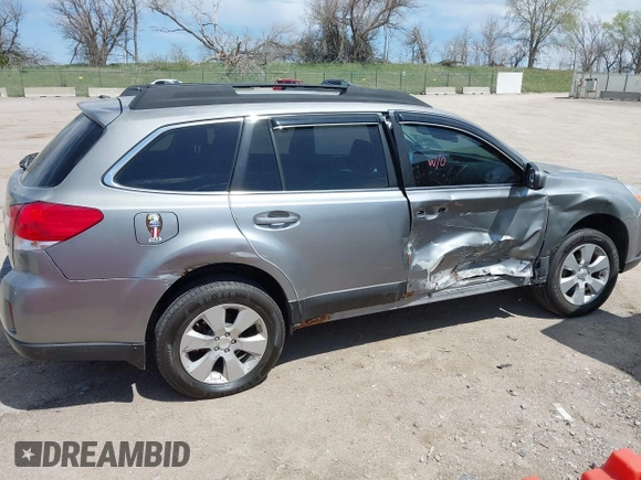 2011 Subaru Outback Premium z VIN 4S4BRCCC1B3376225, wystawiony jako IAAI lot #42080116 z przebiegiem 324 551 mil mil oraz . Historia ofert i sprzedaży dostępna na DreamBid. Obrazek 6.
