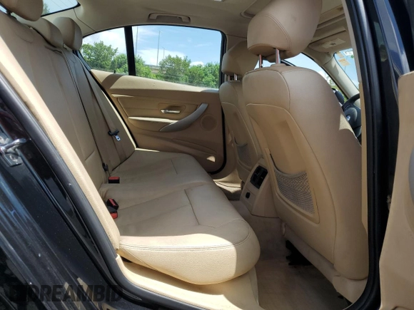 2012 BMW 3 Series 328i z VIN WBA3A5G58CNN65528, wystawiony jako Copart lot #60551705 z przebiegiem 102 630 mil mil oraz Szkoda całkowita • Salvage title. Historia ofert i sprzedaży dostępna na DreamBid. Obrazek 10.