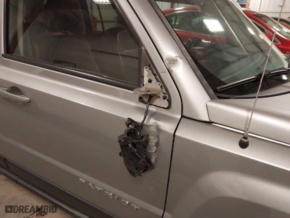 2017 Jeep Patriot High Altitude with VIN 1C4NJRFB5HD129677, listed as a IAAI auction lot 41293485 with 165,768 mi miles. Bid and sale history available at carsss.com. Image 18.