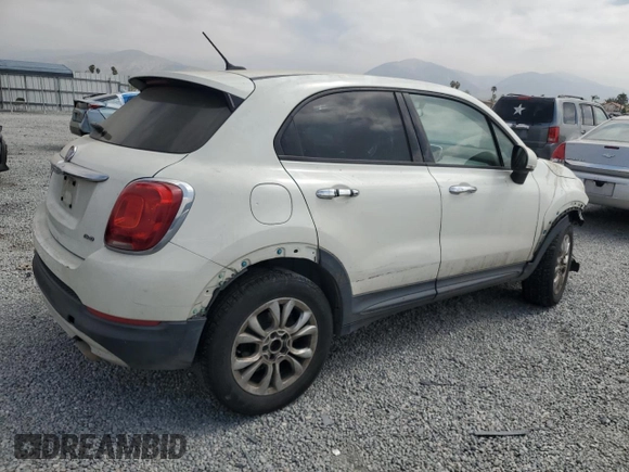 2016 FIAT 500X Easy z VIN ZFBCFYBT8GP370411, wystawiony jako Copart lot #54618035 z przebiegiem 273 393 mil mil oraz Czysty tytuł • Clean title. Historia ofert i sprzedaży dostępna na DreamBid. Obrazek 3.
