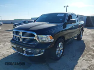 2015 Ram 1500 Outdoorsman z VIN 1C6RR6LT7FS592085, wystawiony jako IAAI lot #41384731 z przebiegiem 134 384 mil mil oraz . Historia ofert i sprzedaży dostępna na DreamBid. Obrazek 17.