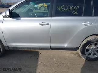 2011 Toyota Highlander with VIN 5TDZK3EH0BS036935, listed as a IAAI auction lot 41527060 with 277,595 mi miles. Bid and sale history available at carsss.com. Image 14.