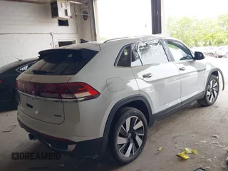 2024 Volkswagen Atlas SE with VIN 1V2KE2CA4RC208435, listed as a IAAI auction lot 42382037 with 38,693 mi miles and . Bid and sale history available at DreamBid. Image 4.