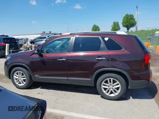 2015 Kia Sorento LX with VIN 5XYKTDA70FG604220, listed as a IAAI auction lot 42060598 with 128,180 mi miles and . Bid and sale history available at DreamBid. Image 14.