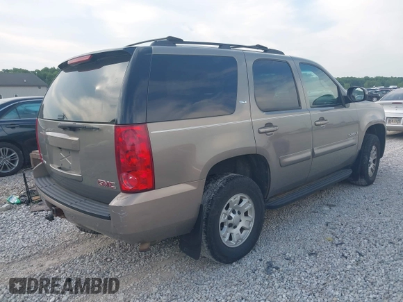 2007 GMC Yukon SLT with VIN 1GKFK13077J337862, listed as a IAAI auction lot 39675655 with 200,800 mi miles. Bid and sale history available at carsss.com. Image 4.