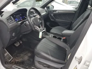 2022 Volkswagen Tiguan SE R-Line Black z VIN 3VV8B7AX4NM095511, wystawiony jako Copart lot #45333955 z przebiegiem 13 679 mil mil oraz Szkoda całkowita • Salvage title. Historia ofert i sprzedaży dostępna na DreamBid. Obrazek 7.