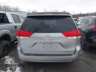2012 Toyota Sienna XLE with VIN 5TDDK3DC9CS037616, listed as a IAAI auction lot 41435361 with 250,043 mi miles. Bid and sale history available at carsss.com. Image 16.