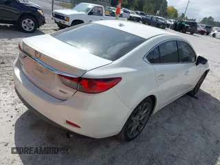 2015 Mazda 6 i Grand Touring with VIN JM1GJ1W50F1204322, listed as a IAAI auction lot 40694216 with 141,357 mi miles. Bid and sale history available at carsss.com. Image 4.