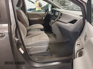 2018 Toyota Sienna LE Auto Access Seat with VIN 5TDKZ3DC4JS903738, listed as a IAAI auction lot 41688581 with 42,511 mi miles. Bid and sale history available at carsss.com. Image 5.