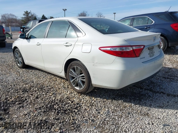 2015 Toyota Camry XLE with VIN 4T1BF1FK6FU475672, listed as a IAAI auction lot 41780890 with 238,915 mi miles. Bid and sale history available at carsss.com. Image 3.