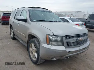 2008 Chevrolet Tahoe LTZ z VIN 1GNFK13028J228178, wystawiony jako IAAI lot #42333269 z przebiegiem 196 714 mil mil oraz . Historia ofert i sprzedaży dostępna na DreamBid. Obrazek 1.