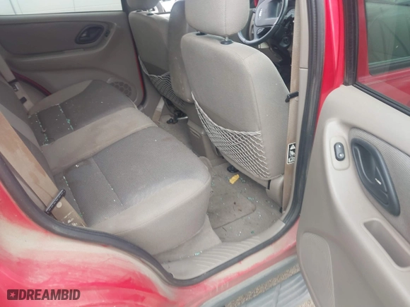 2002 Ford Escape XLT Choice with VIN 1FMYU03192KD83290, listed as a IAAI auction lot 41719117 with 179,056 mi miles. Bid and sale history available at carsss.com. Image 8.