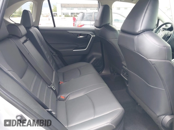2025 Toyota RAV4 Hybrid XLE Premium z VIN JTMB6RFV5SD157761, wystawiony jako IAAI lot #42261188 z przebiegiem 3 586 mil mil oraz . Historia ofert i sprzedaży dostępna na DreamBid. Obrazek 8.