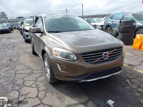 2015 Volvo XC60 T5 Drive-E Premier with VIN YV440MDK8F2681703, listed as a IAAI auction lot 41730228 with 112,738 mi miles. Bid and sale history available at carsss.com. Image 1.
