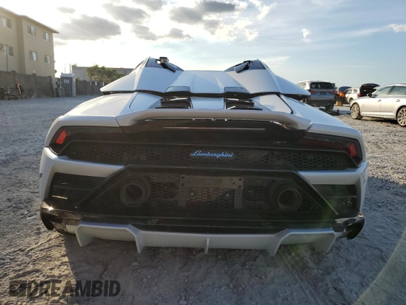 2022 Lamborghini Huracan z VIN ZHWUT5ZF9NLA17926, wystawiony jako Copart lot #83543394 z przebiegiem 5 830 mil mil oraz Szkoda całkowita • Salvage title. Historia ofert i sprzedaży dostępna na DreamBid. Obrazek 6.