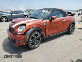 2014 MINI Roadster S z VIN WMWSY3C54ET595156, wystawiony jako Copart lot #68507474 z przebiegiem 43 608 mil mil oraz Tytuł czysty. Historia ofert i sprzedaży dostępna na DreamBid. Obrazek 1.