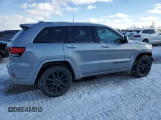 2018 Jeep Grand Cherokee Altitude z VIN 1C4RJFAG6JC452988, wystawiony jako Copart lot #88226035 z przebiegiem 120 015 mil mil oraz Szkoda całkowita • Salvage title. Historia ofert i sprzedaży dostępna na DreamBid. Obrazek 3.