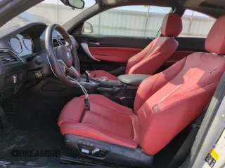 2018 BMW M2 z VIN WBS1J5C59J7B70092, wystawiony jako Copart lot #52558485 z przebiegiem 2 614 mil mil oraz Szkoda całkowita • Salvage title. Historia ofert i sprzedaży dostępna na DreamBid. Obrazek 7.