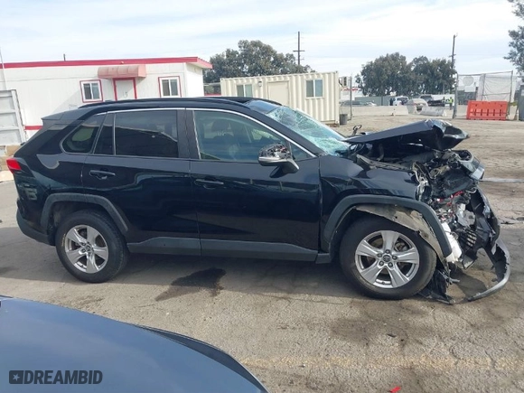 2019 Toyota RAV4 XLE with VIN JTMW1RFV0KD513744, listed as a IAAI auction lot 41252666 with NaN miles. Bid and sale history available at carsss.com. Image 13.