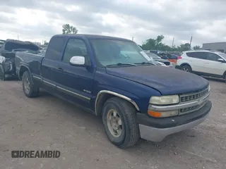 2000 Chevrolet Silverado 1500 LS with VIN 2GCEC19T8Y1156870, listed as a IAAI auction lot 42057588 with 306,580 mi miles. Bid and sale history available at carsss.com. Image 1.