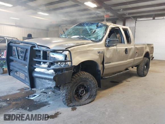 2001 Ford Super Duty F-250 XL with VIN 3FTNX21F81MA06613, listed as a IAAI auction lot 41445674 with 206,434 mi miles. Bid and sale history available at carsss.com. Image 2.