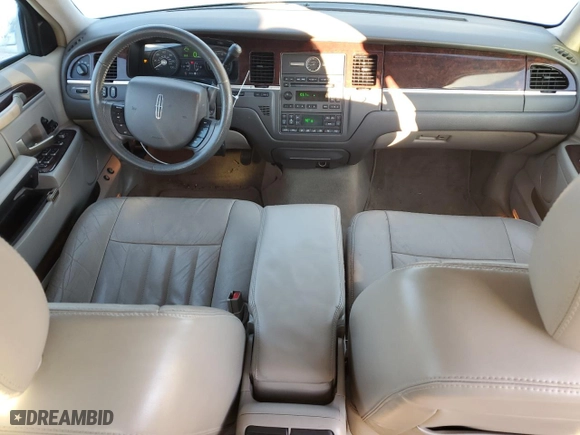 2007 Lincoln Town Car Signature with VIN 1LNHM81V27Y624390, listed as a Copart auction lot 45435335 with 82,809 mi miles and Salvage Title. Bid and sale history available at carsss.com. Image 8.