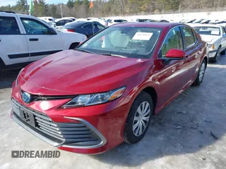 2022 Toyota Camry Hybrid LE with VIN 4T1C31AK3NU590135, listed as a IAAI auction lot 41620161 with 22,585 mi miles. Bid and sale history available at carsss.com. Image 2.