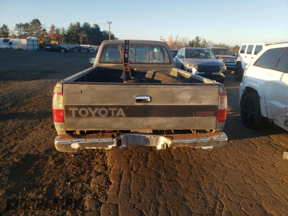 1993 Toyota T100 z VIN JT4VD10C5P0002752, wystawiony jako Copart lot #79648324 z przebiegiem 173 815 mil mil oraz Czysty tytuł • Clean title. Historia ofert i sprzedaży dostępna na DreamBid. Obrazek 6.