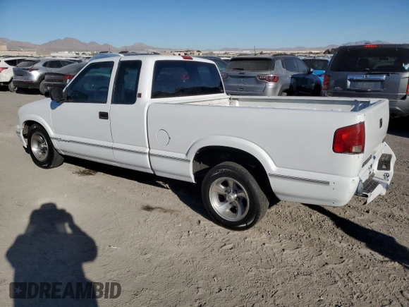 1996 GMC Sonoma SLS with VIN 1GTCS1940T8533121, listed as a Copart auction lot 85739534 with 162,713 mi miles and Salvage Title. Bid and sale history available at carsss.com. Image 2.