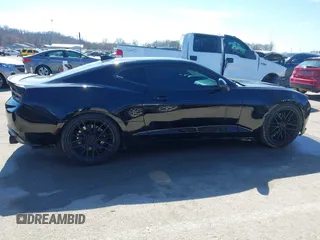 2017 Chevrolet Camaro 1SS z VIN 1G1FF1R7XH0199125, wystawiony jako IAAI lot #41644591 z przebiegiem 110 634 mil mil oraz . Historia ofert i sprzedaży dostępna na DreamBid. Obrazek 13.